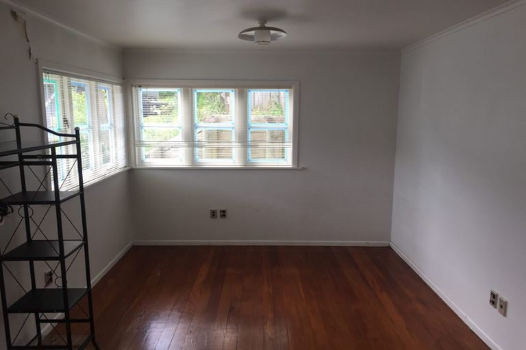 Photo of property in 5 Don Croot Street, Morningside, Auckland, 1021