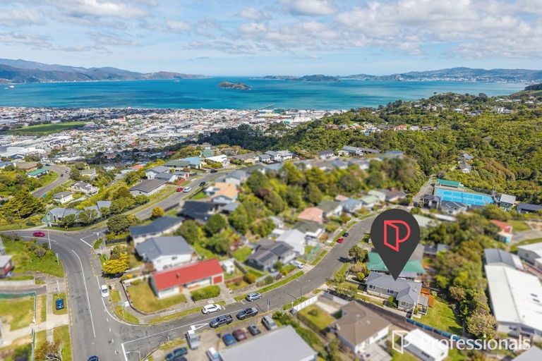 Photo of property in 18 Barberry Grove, Maungaraki, Lower Hutt, 5010