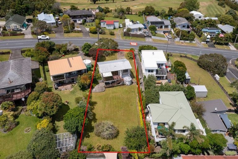 Photo of property in 1292 Whangaparaoa Road, Army Bay, Whangaparaoa, 0930
