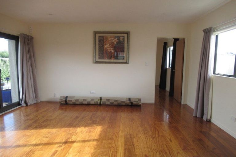 Photo of property in 37 Guildford Drive, Paraparaumu, 5032
