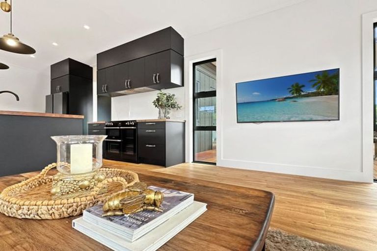 Photo of property in 8 Broadleaf Way, Kinloch, Taupo, 3377