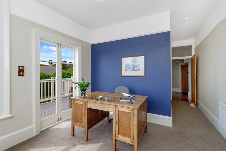 Photo of property in 15 Hackthorne Road, Cashmere, Christchurch, 8022