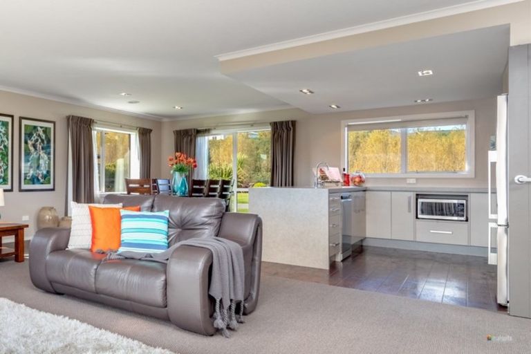 Photo of property in 14 Jade Crescent, Timberlea, Upper Hutt, 5018