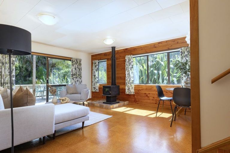 Photo of property in 126 Garden Road, Piha, New Lynn, 0772