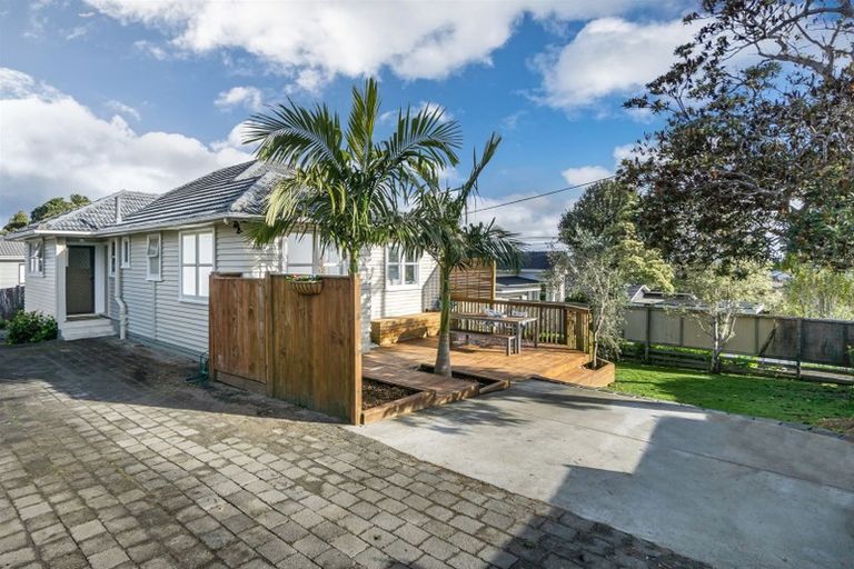 Photo of property in 1/62 Roberts Road, Glenfield, Auckland, 0629