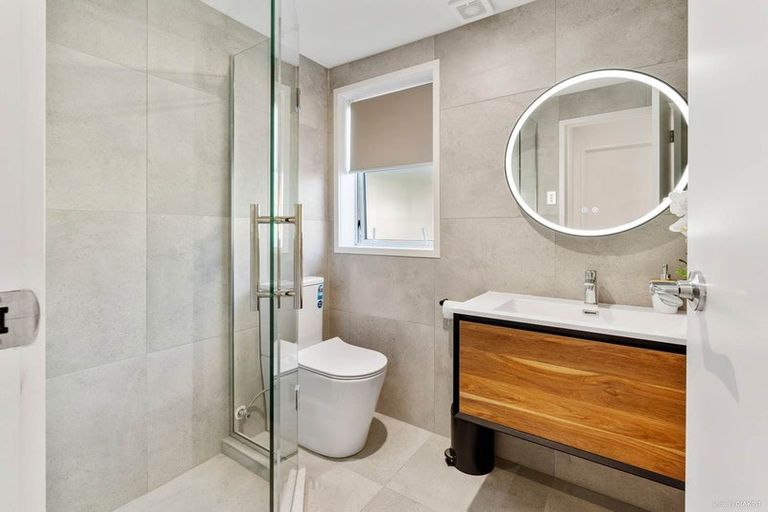 Photo of property in 16 Paisley Street, Mellons Bay, Auckland, 2014