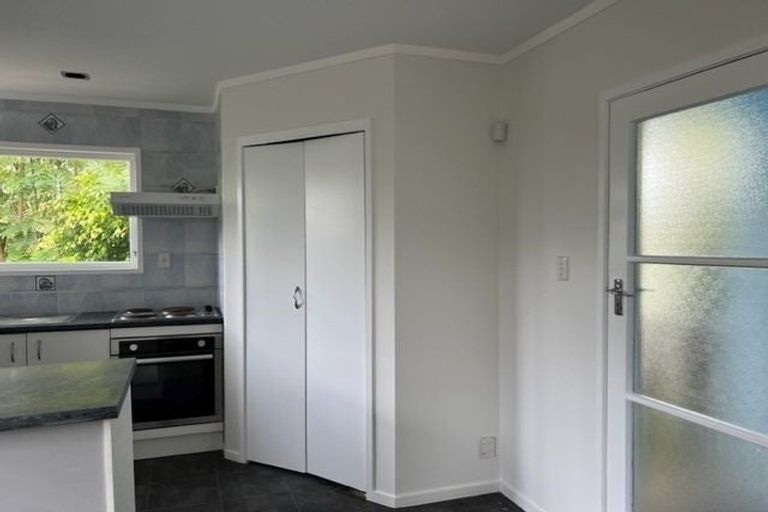 Photo of property in 23 Vina Place, Massey, Auckland, 0614