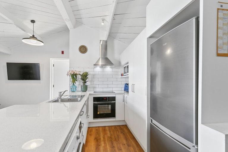 Photo of property in Metro Apartments, 18/220 Thorndon Quay, Pipitea, Wellington, 6011