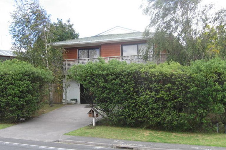 Photo of property in 73 Trias Road, Totara Vale, Auckland, 0629