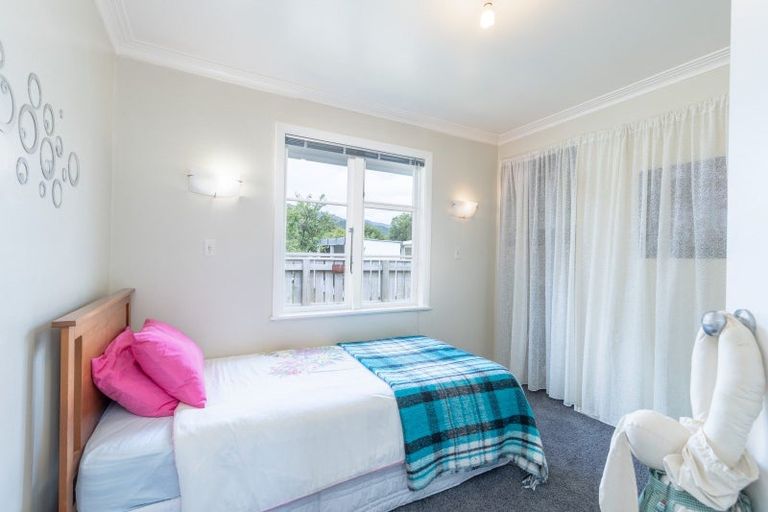 Photo of property in 2 Maclaren Street, Maymorn, Upper Hutt, 5018