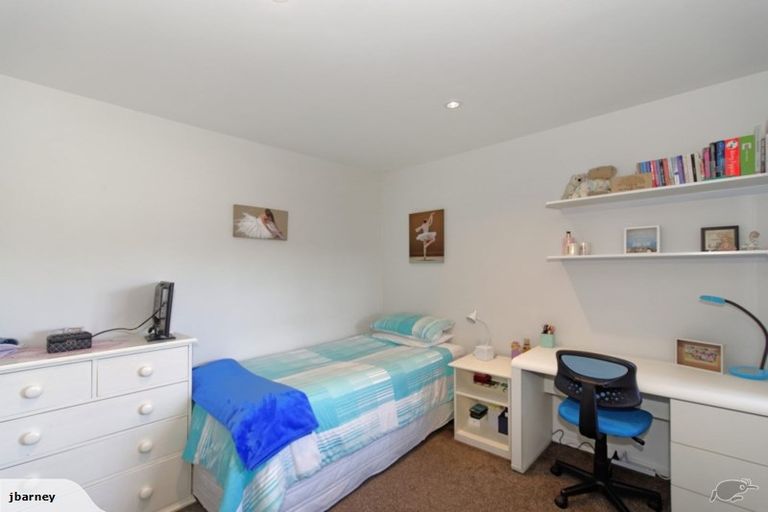 Photo of property in 4 Gwen Place, Redwood, Christchurch, 8051