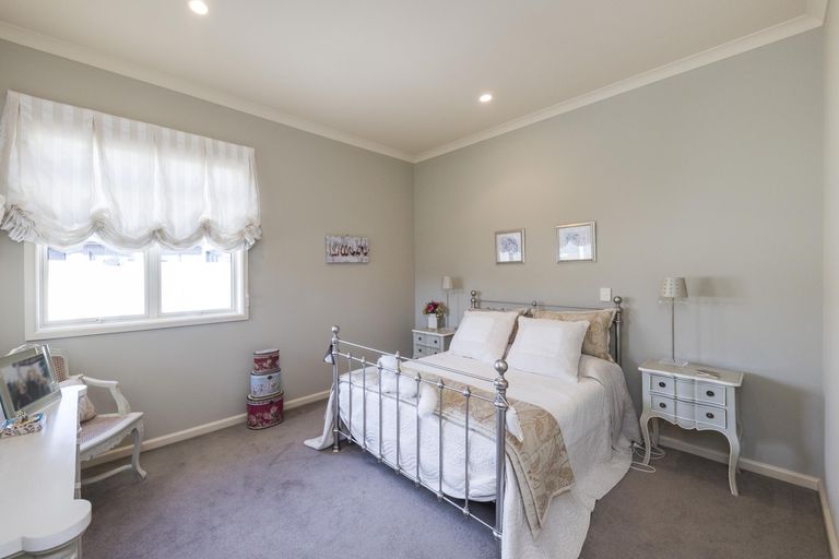 Photo of property in 7 Fairway Grove, Hokowhitu, Palmerston North, 4410