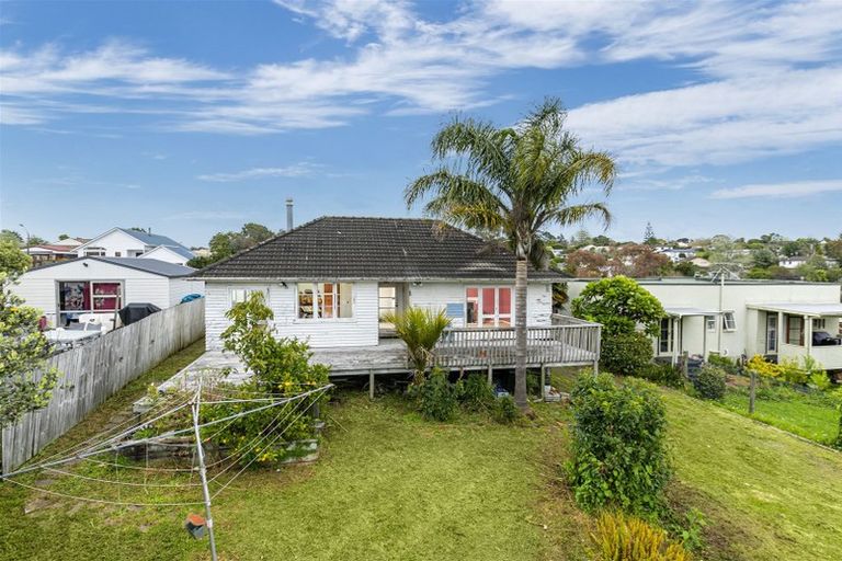 Photo of property in 15 Posa Avenue, Henderson, Auckland, 0612