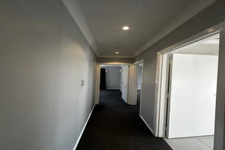 Photo of property in 120 Ennis Avenue, Pakuranga Heights, Auckland, 2010