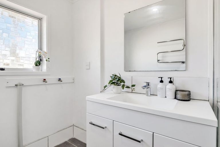 Photo of property in 2/26 Arawa Street, New Lynn, Auckland, 0600