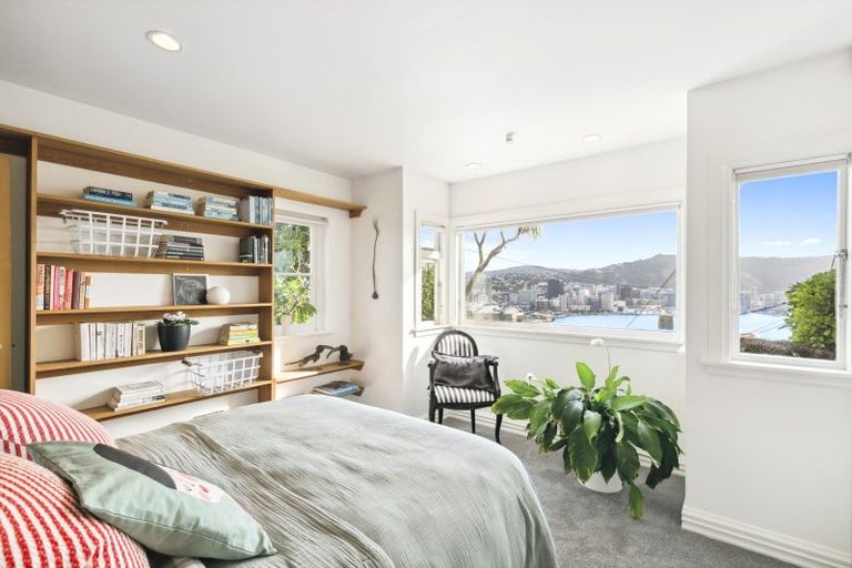 Photo of property in 19 Shannon Street, Mount Victoria, Wellington, 6011