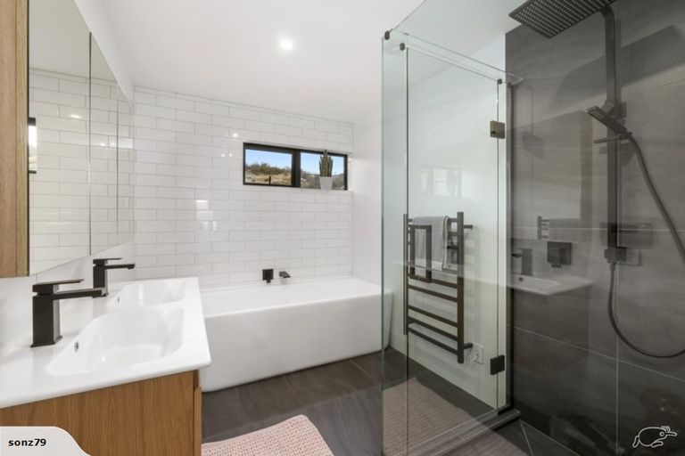 Photo of property in 18 Sandford Terrace, Lower Shotover, Queenstown, 9304