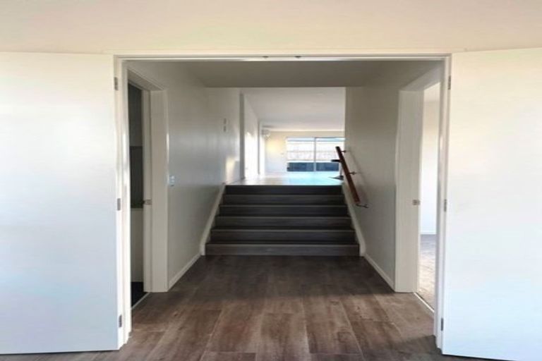 Photo of property in 3 Charles Henry Way, Papakura, 2110