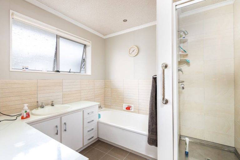 Photo of property in 10 Leon Place, Waitara, 4320