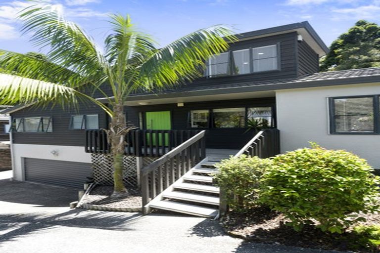 Photo of property in 1/27 Holdaway Avenue, Northcote, Auckland, 0627