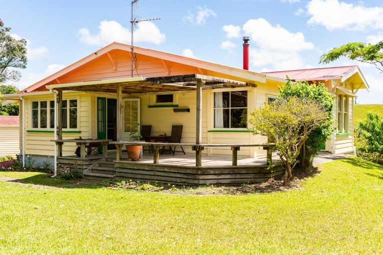 Photo of property in 70 Whitcombe Road, Ruawai, 0592