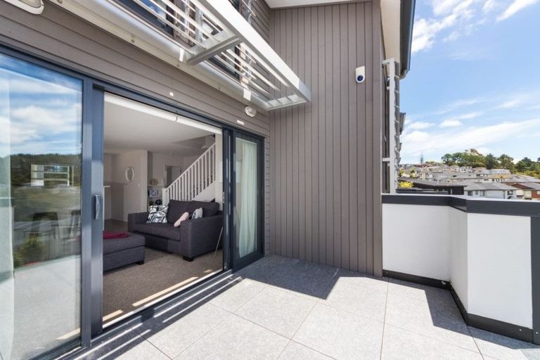 Photo of property in 2/10 Silver Moon Road, Albany Heights, Auckland, 0632