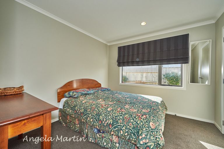 Photo of property in 1 Cullen Court, Palmerston North, 4410