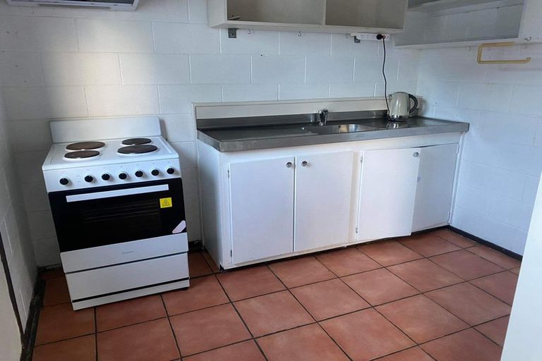 Photo of property in 140 Akaroa Drive, Maupuia, Wellington, 6022