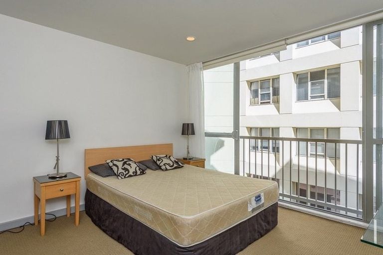 Photo of property in Terrace Heights Apartments, 2/163p The Terrace, Wellington Central, Wellington, 6011