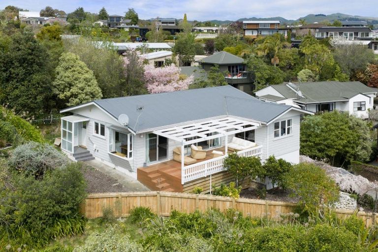 Photo of property in 11 Busby Hill, Havelock North, 4130