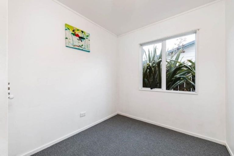 Photo of property in 92 Bruce Mclaren Road, Henderson, Auckland, 0612
