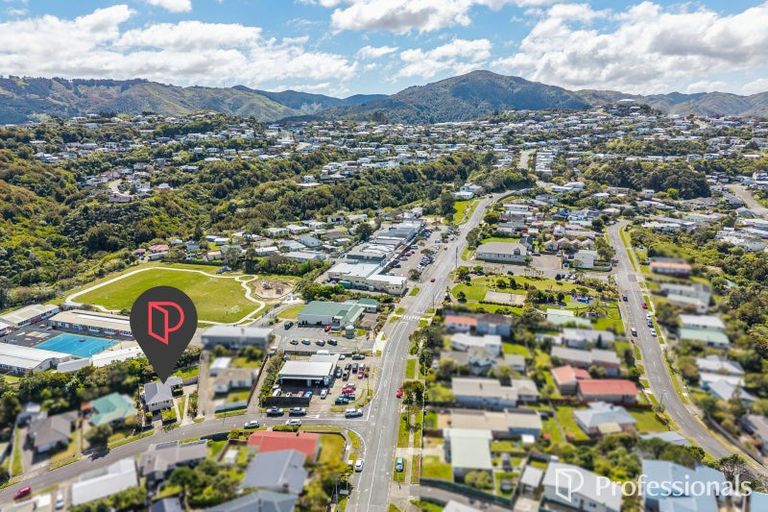 Photo of property in 18 Barberry Grove, Maungaraki, Lower Hutt, 5010