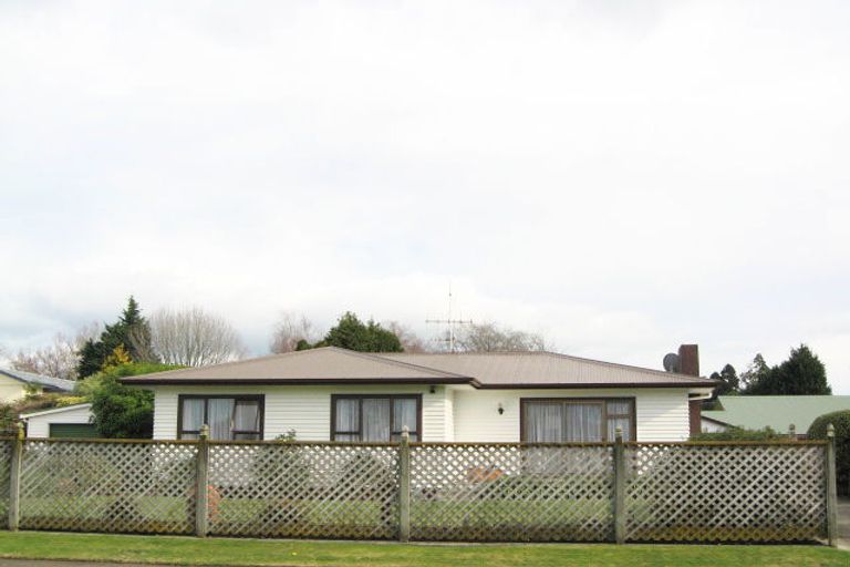 Photo of property in 16 Read Crescent, Clive, 4102