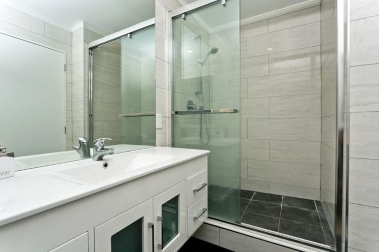 Photo of property in 8 Longwood Place, Forrest Hill, Auckland, 0620