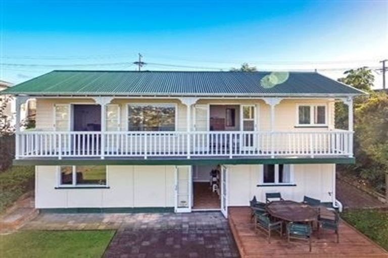 Photo of property in 28 Arran Road, Browns Bay, Auckland, 0630