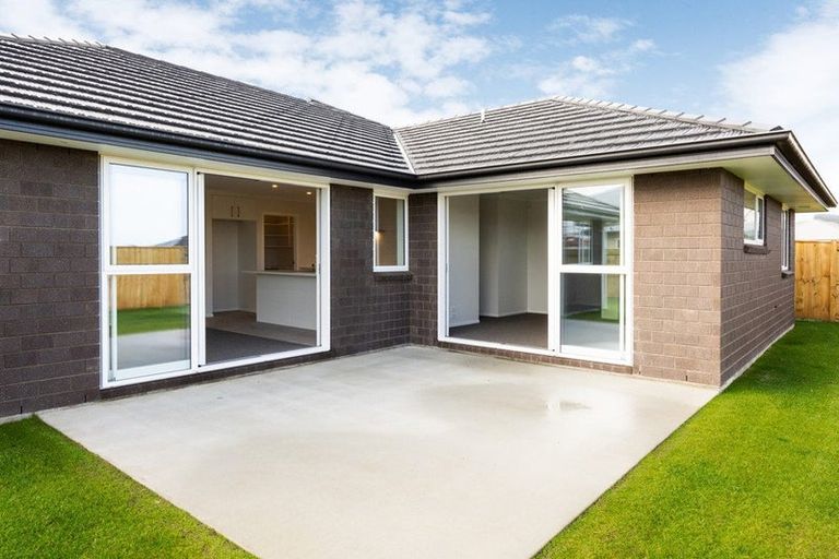 Photo of property in 55 Atlantic Drive, Fitzherbert, Palmerston North, 4410