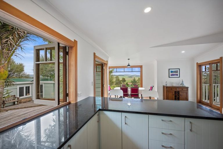 Photo of property in 376 Mangakura Road, Helensville, 0875