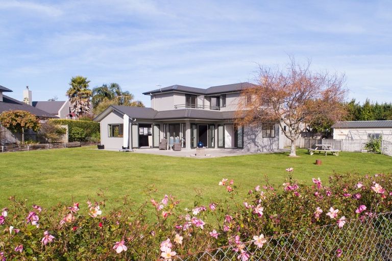 Photo of property in 27 Abby Road, Fitzherbert, Palmerston North, 4410