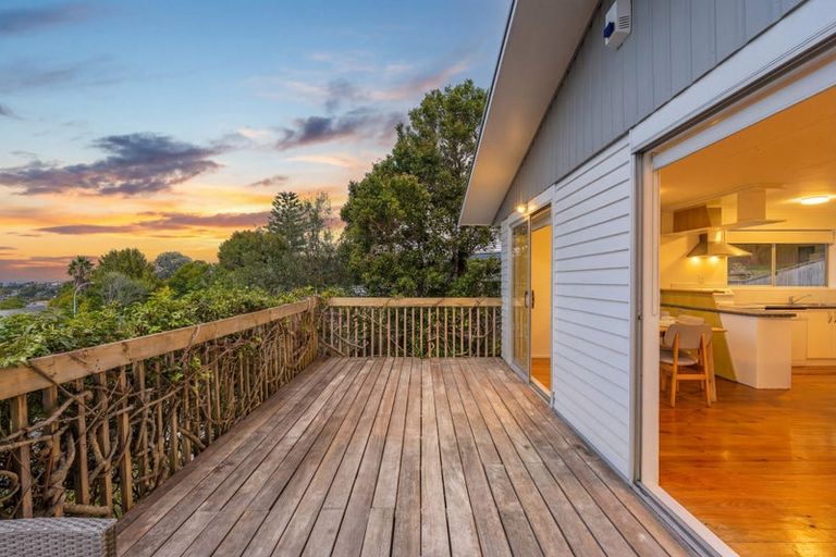 Photo of property in 3 Idyll Place, Northcross, Auckland, 0632