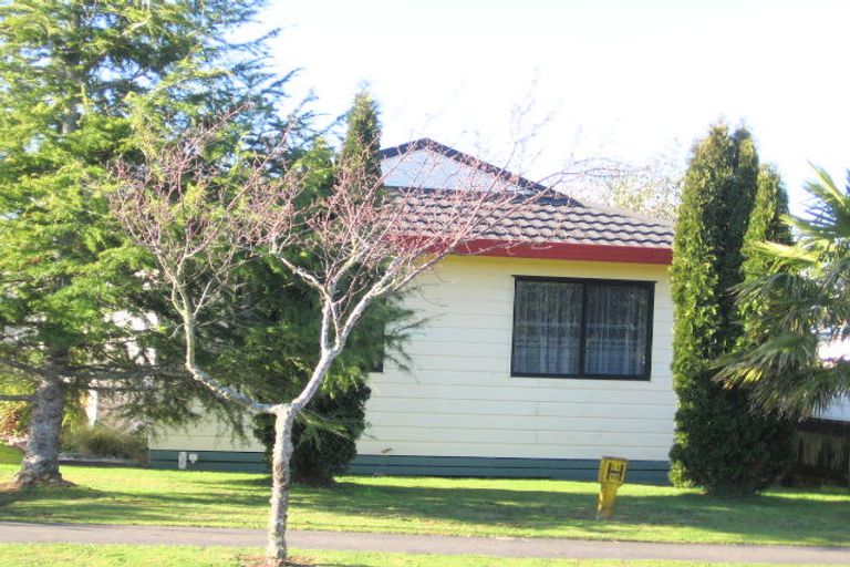 Photo of property in 2 Rosehill Place, Nawton, Hamilton, 3200