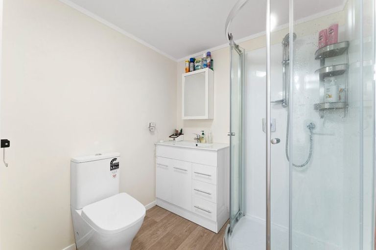 Photo of property in 6 Merville Avenue, Te Atatu South, Auckland, 0610