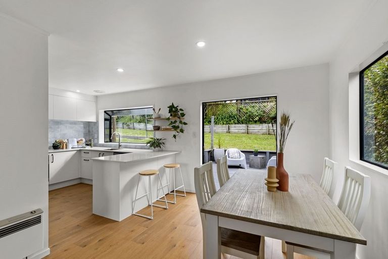 Photo of property in 2/56 Glencoe Road, Browns Bay, Auckland, 0630