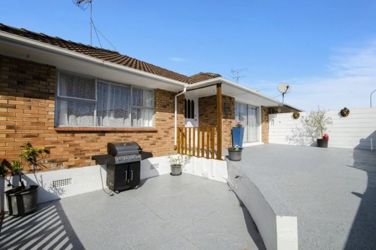 Photo of property in 2/55 Glenmore Road, Sunnyhills, Auckland, 2010