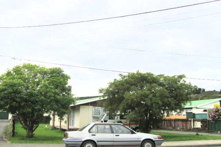 Photo of property in 11 Mangaroa Hill Road, Maoribank, Upper Hutt, 5018