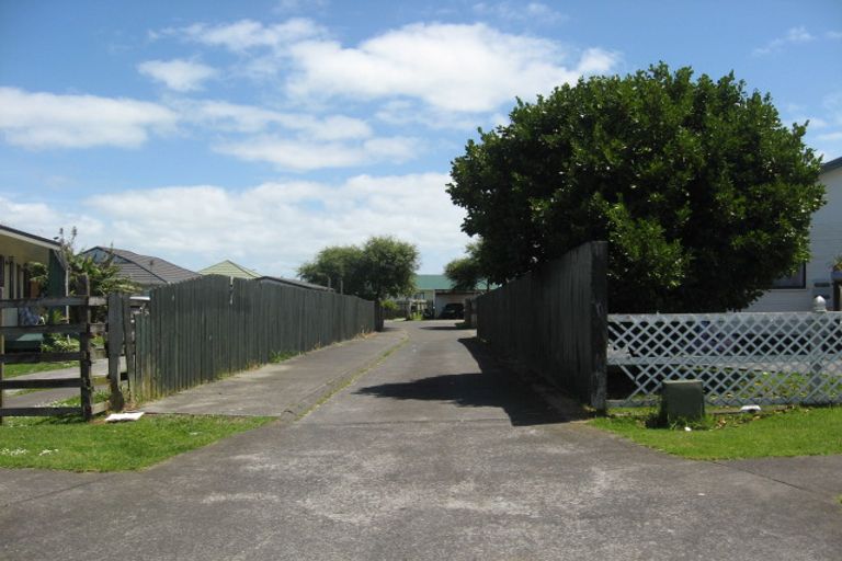 Photo of property in 29 Dungarvon Place, Clendon Park, Auckland, 2103