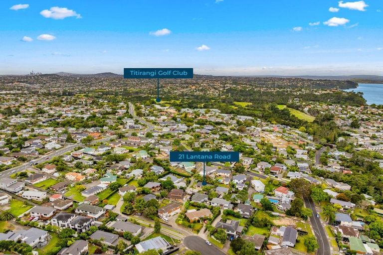 Photo of property in 21 Lantana Road, Green Bay, Auckland, 0604
