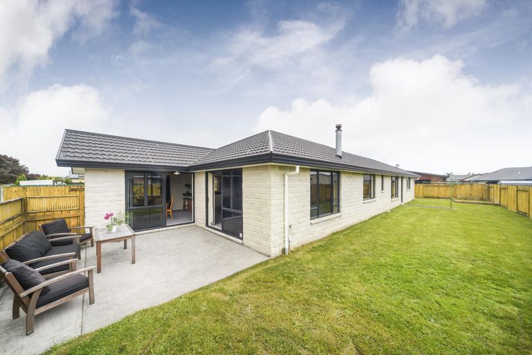 Photo of property in 20 Boston Parade, Kelvin Grove, Palmerston North, 4414