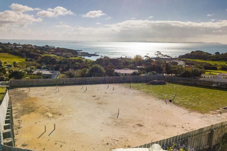 Photo of property in 21 Nancy Wake Place, Cable Bay, 0420