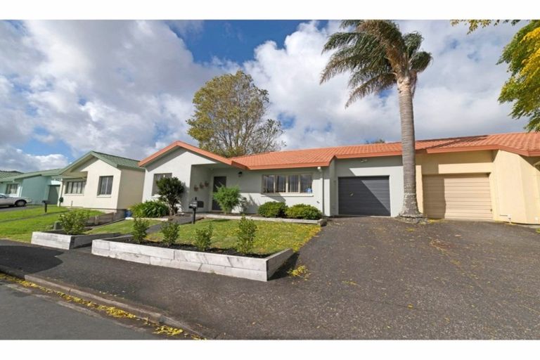 Photo of property in 3 Neta Grove, Henderson, Auckland, 0612