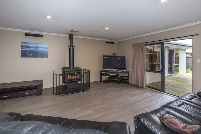 Photo of property in 16 Camleigh Close, Kaiapoi, 7630